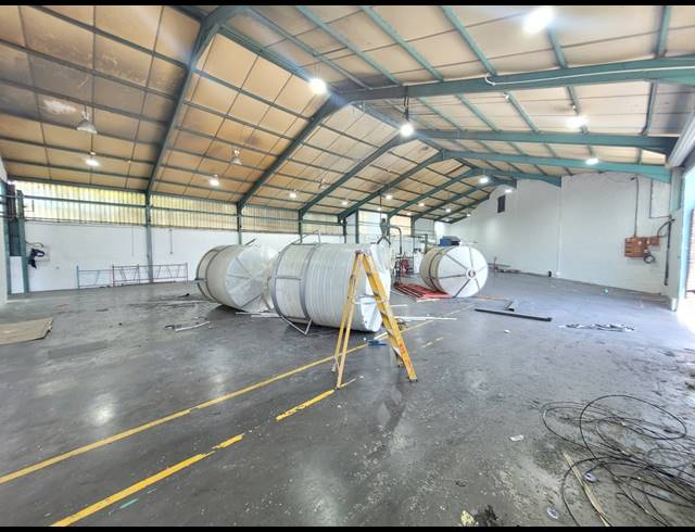 2,160M² WAREHOUSE TO LET IN STIKLAND INDUSTRIAL